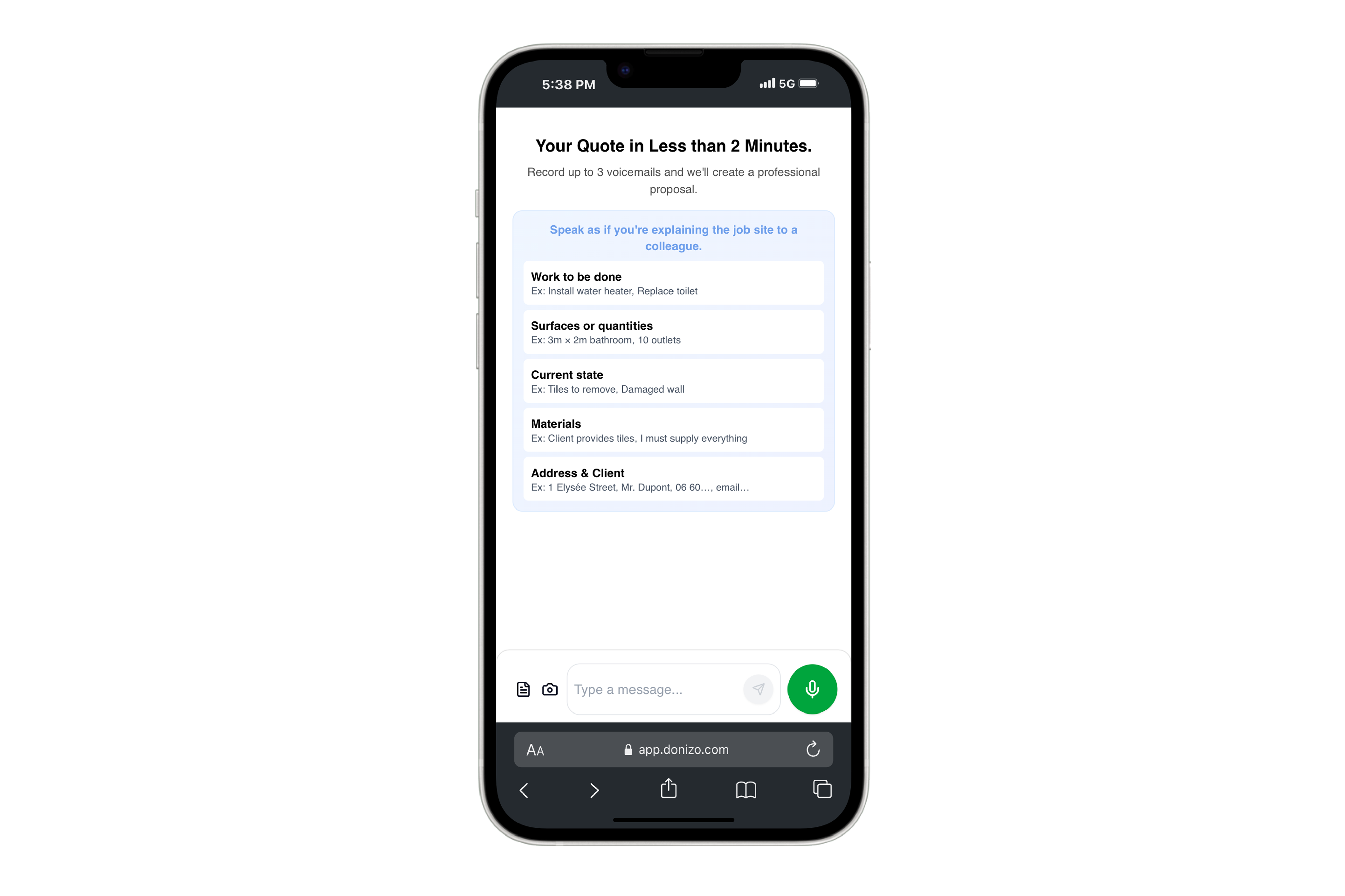 Profissional criando orçamento no celular